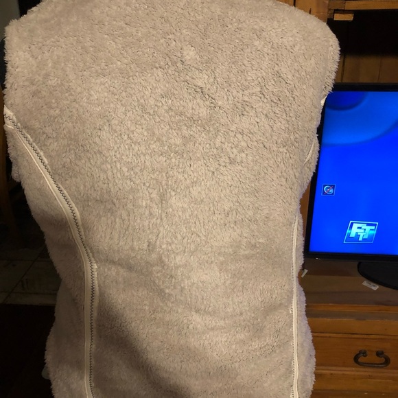 Cute vest - Picture 4 of 4